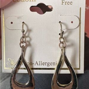 Elegant Gold Teardrop Earrings
